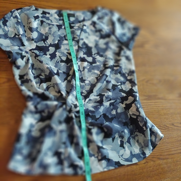 Banana Republic Abstract Floral Twist Front Top - Picture 6 of 7